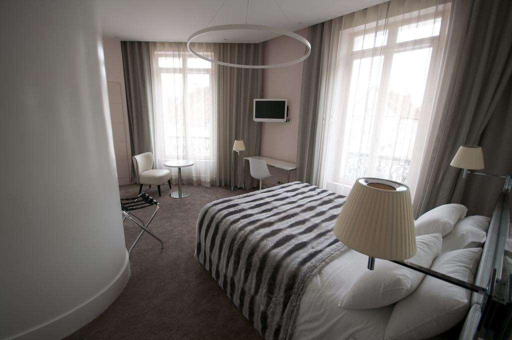 Le Cesar Hotel Provins Phòng bức ảnh